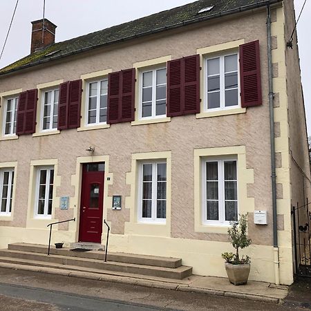 Le Voyageur Bed & Breakfast Saint-Bonnet-Troncais Exterior photo